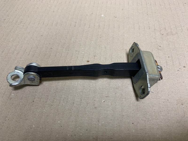 Ограничитель двери передний левый SX4 06-13 2008 Седан 2.0 J20A