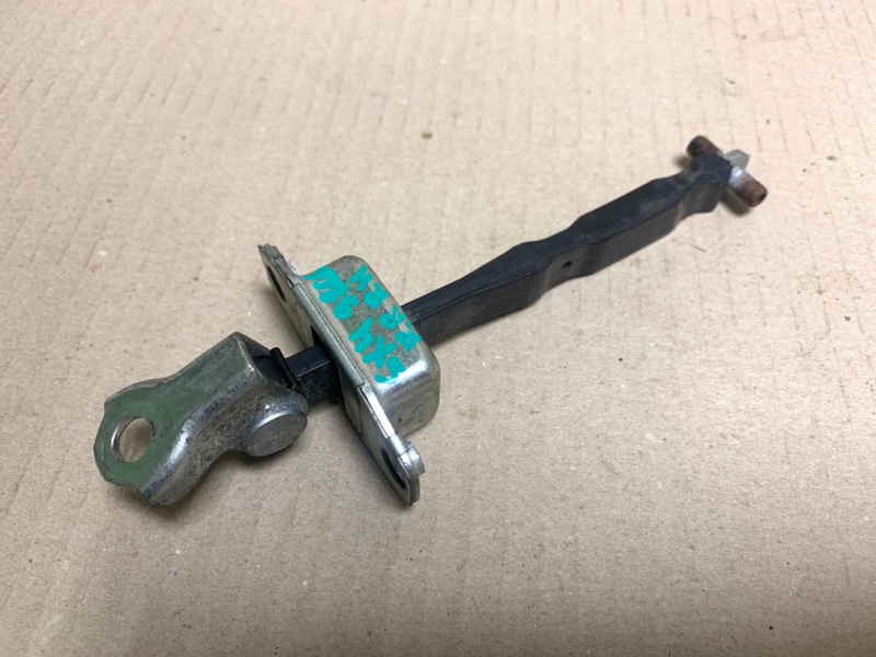 Ограничитель двери задний правый SUZUKI SX4 06-13 Седан 2.0 J20A