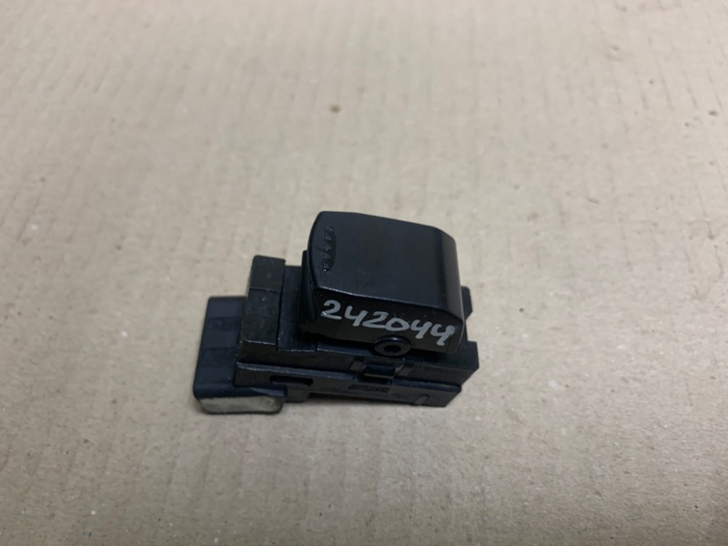 Кнопка стеклоподъемника задняя SX4 06-13 2008 Седан 2.0 J20A