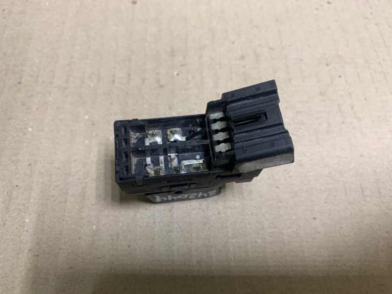 Кнопка стеклоподъемника задняя SX4 06-13 2008 Седан 2.0 J20A