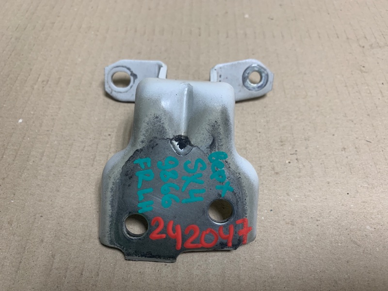Петля двери верхняя передняя левая SUZUKI SX4 06-13 2008 Седан 2.0 J20A 69320-63J00 Б/У
