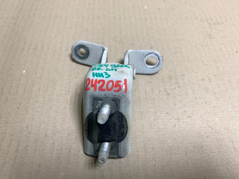 Петля двери нижняя задняя левая SUZUKI SX4 06-13 2008 Седан 2.0 J20A 69440-63J00 Б/У