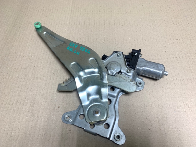 Стеклоподъемник задний левый SX4 06-13 2008 Седан 2.0 J20A Стеклоподъемник задний левый SX4 06-13 2008 Седан 2.0 J20A