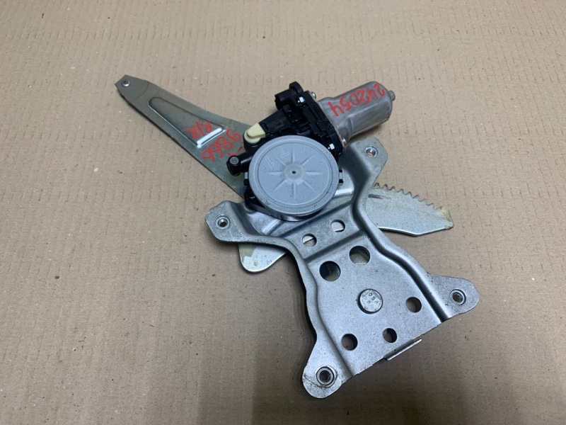 Стеклоподъемник задний правый SUZUKI SX4 06-13 2008 Седан 2.0 J20A 83501-79J11 Б/У