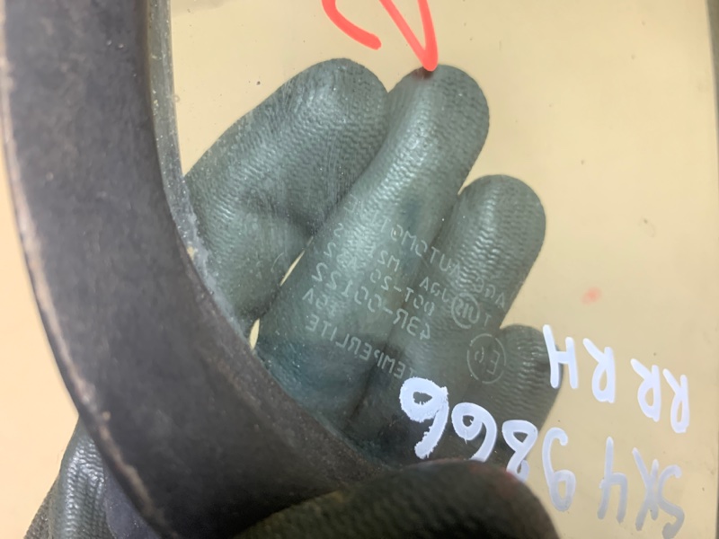 Стекло двери глухое заднее правое SUZUKI SX4 06-13 Седан 2.0 J20A