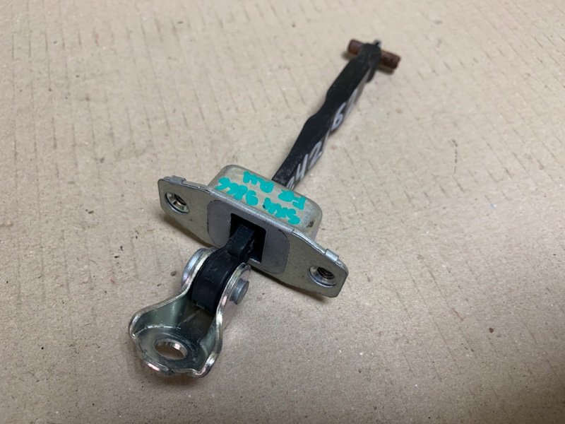 Ограничитель двери передний правый SUZUKI SX4 06-13 Седан 2.0 J20A Ограничитель двери передний правый SUZUKI SX4 06-13 Седан 2.0 J20A