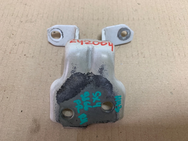 Петля двери нижняя передняя правая SUZUKI SX4 06-13 2008 Седан 2.0 J20A 69320-63J00 Б/У