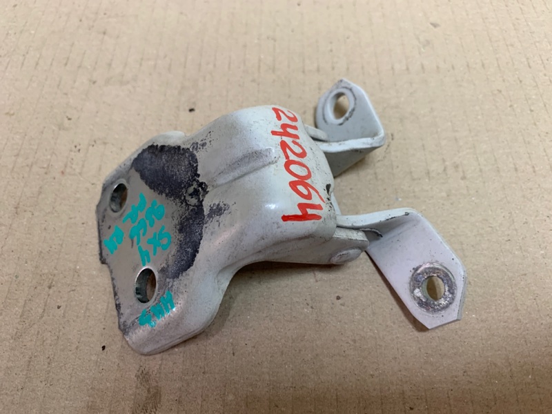 Петля двери нижняя передняя правая SX4 06-13 2008 Седан 2.0 J20A