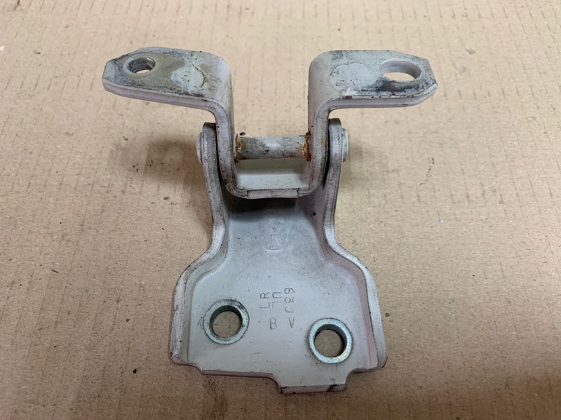 Петля двери нижняя передняя правая SUZUKI SX4 06-13 Седан 2.0 J20A