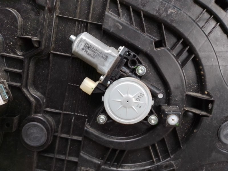 Стеклоподъемник передний правый KIA SORENTO UM 14- UM 2.4 G4KJ Стеклоподъемник передний правый KIA SORENTO UM 14- UM 2.4 G4KJ