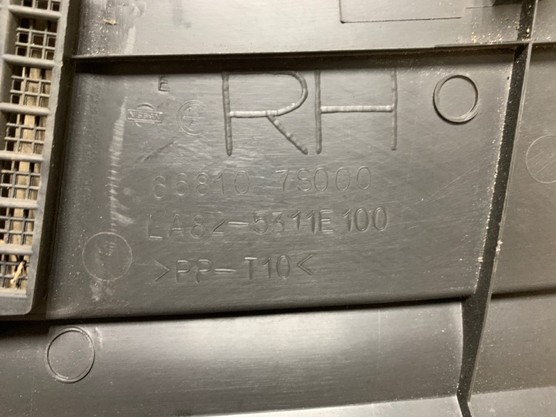 Пластик под лобовое стекло / Жабо правый QX56 / TITAN / ARMADA 04-16 2006 Внедорожник VK56DE