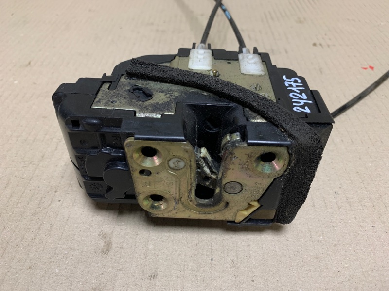 Замок двери передний правый INFINITI QX56 / TITAN / ARMADA 04-16 2006 Внедорожник VK56DE 80500-ZH01A Б/У