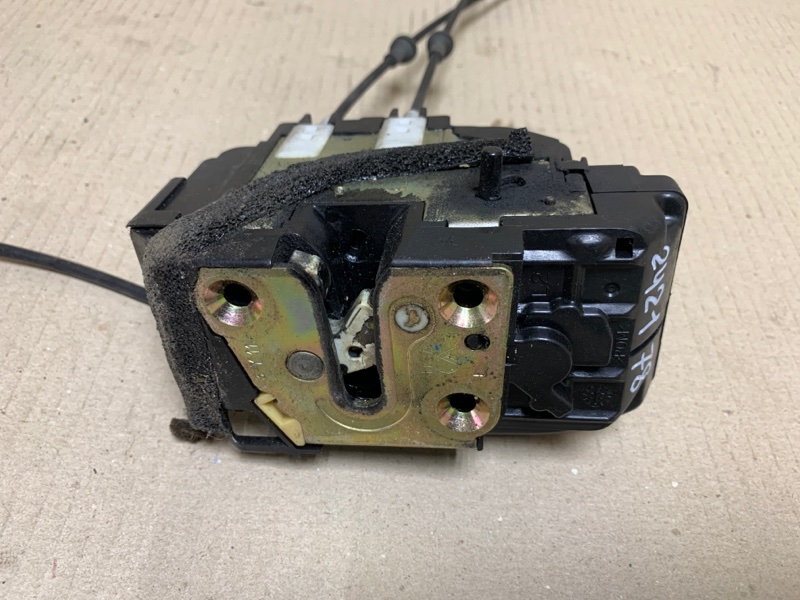 Замок двери задний левый INFINITI QX56 / TITAN / ARMADA 04-16 2006 Внедорожник VK56DE 82501-7S00A Б/У