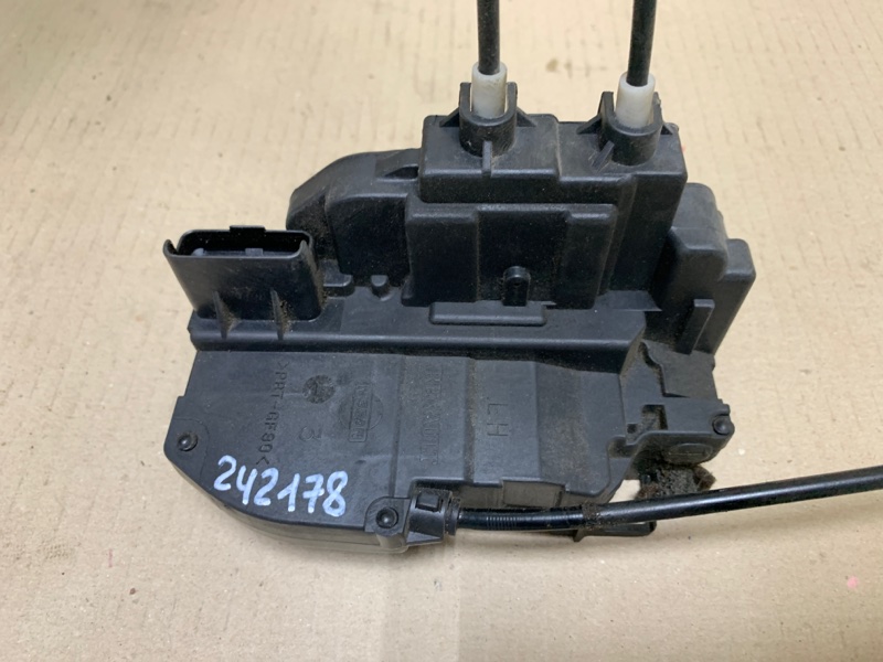 Замок двери задний левый QX56 / TITAN / ARMADA 04-16 2006 Внедорожник VK56DE