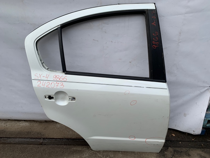 Дверь задняя правая SUZUKI SX4 06-13 2008 Седан 2.0 J20A 68003-75811 Б/У