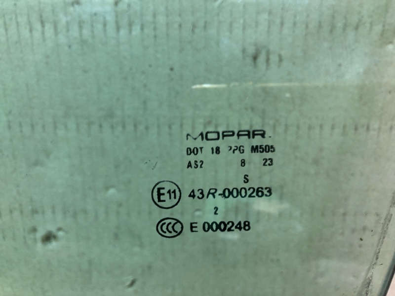 Стекло двери переднее левое 300 04-10 2008 Седан 3.5 EGG Стекло двери переднее левое 300 04-10 2008 Седан 3.5 EGG