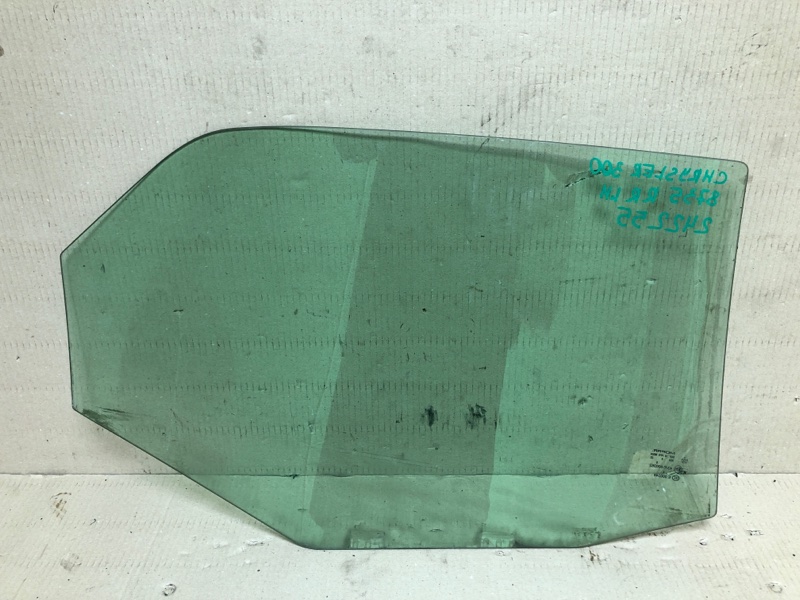 Стекло двери заднее левое CHRYSLER 300 04-10 Седан 3.5 EGG