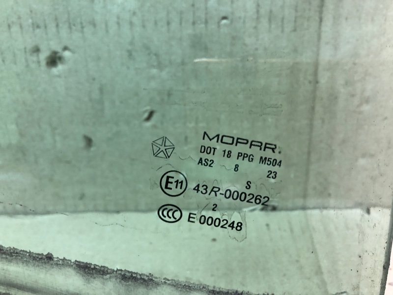 Стекло двери заднее правое 300 04-10 2008 Седан 3.5 EGG Стекло двери заднее правое 300 04-10 2008 Седан 3.5 EGG