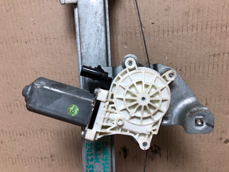 Стеклоподъемник задний левый 300 04-10 2008 Седан 3.5 EGG