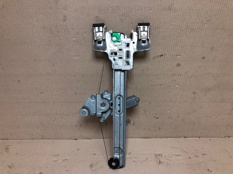 Стеклоподъемник задний левый 300 04-10 2008 Седан 3.5 EGG