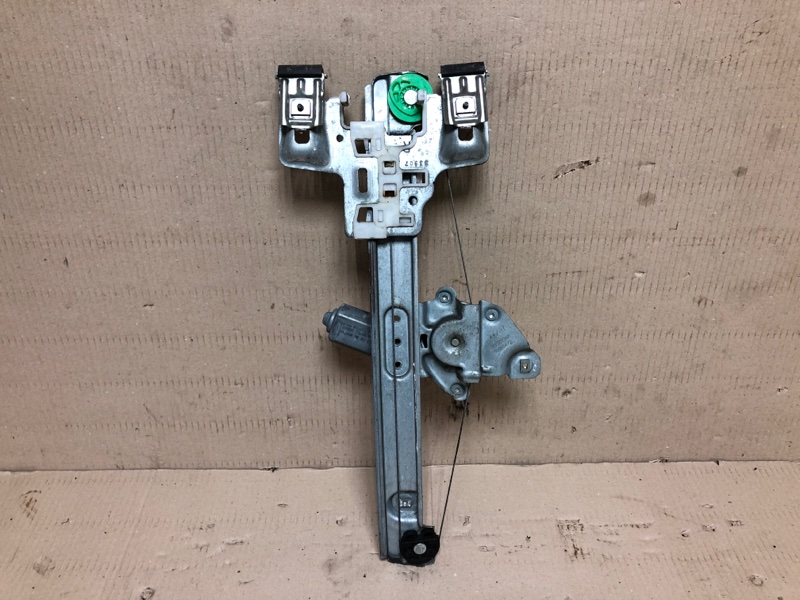 Стеклоподъемник задний правый 300 04-10 2008 Седан 3.5 EGG Стеклоподъемник задний правый 300 04-10 2008 Седан 3.5 EGG