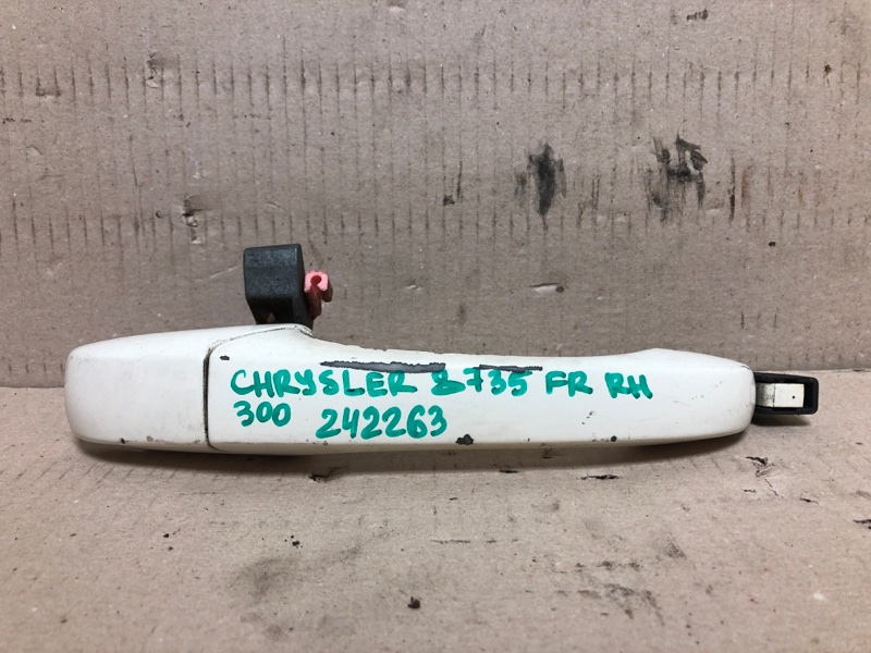 Запчасть ручка двери наружная передняя правая CHRYSLER 300 04-10 2008 Седан 3.5 EGG WC82TZZAG Б/У Ручка двери наружная передняя правая CHRYSLER 300 04-10 2008 Седан 3.5 EGG WC82TZZAG Б/У