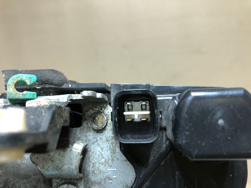 Замок двери передний левый 300 04-10 2008 Седан 3.5 EGG