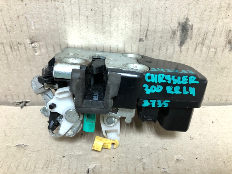 Замок двери задний левый 300 04-10 2008 Седан 3.5 EGG