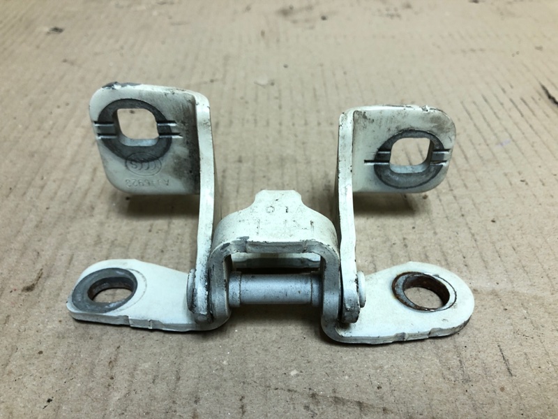 Петля двери нижняя задняя левая 300 04-10 2008 Седан 3.5 EGG Петля двери нижняя задняя левая 300 04-10 2008 Седан 3.5 EGG