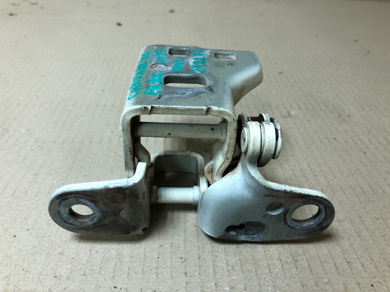 Петля двери нижняя передняя правая CHRYSLER 300 04-10 Седан 3.5 EGG