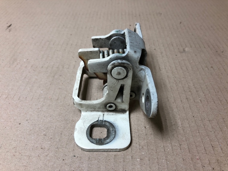 Петля двери верхняя задняя правая 300 04-10 2008 Седан 3.5 EGG