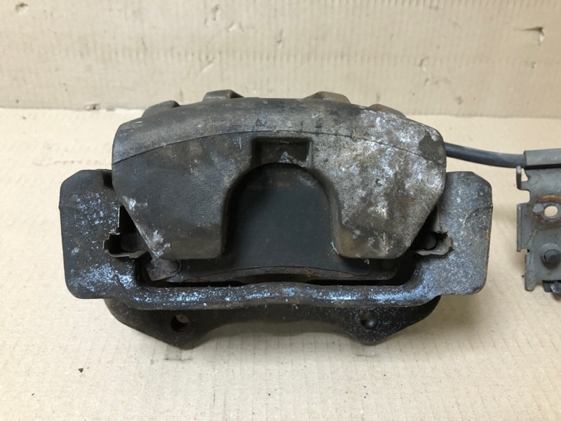 Суппорт тормозной передний правый 300 04-10 2008 Седан 3.5 EGG