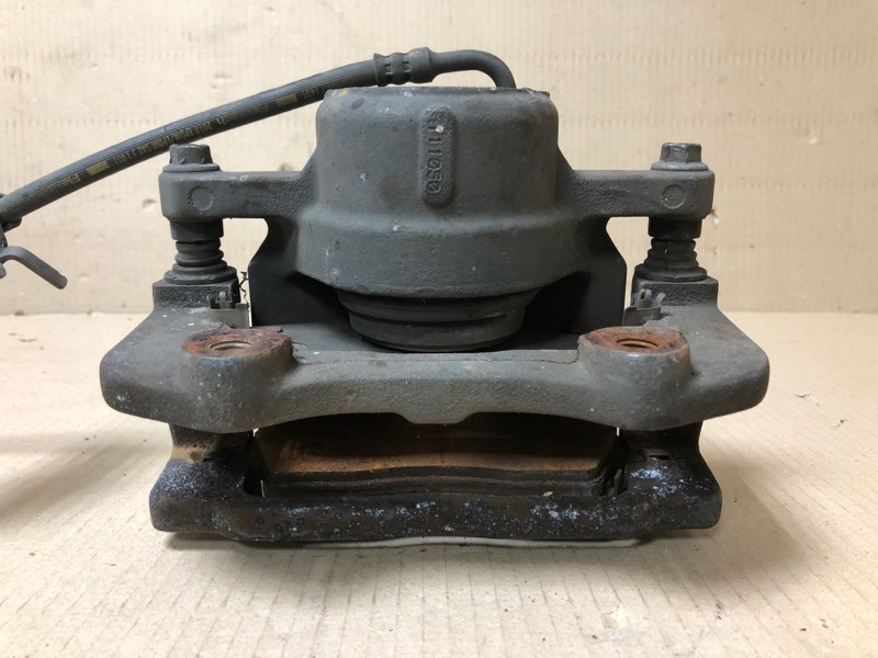 Суппорт тормозной передний правый 300 04-10 2008 Седан 3.5 EGG