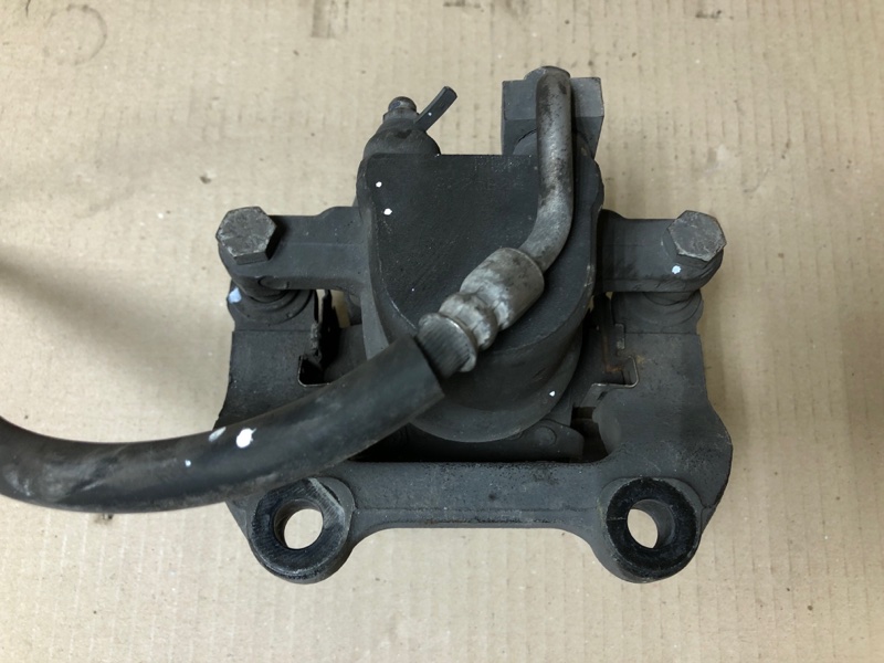 Суппорт тормозной задний левый 300 04-10 2008 Седан 3.5 EGG