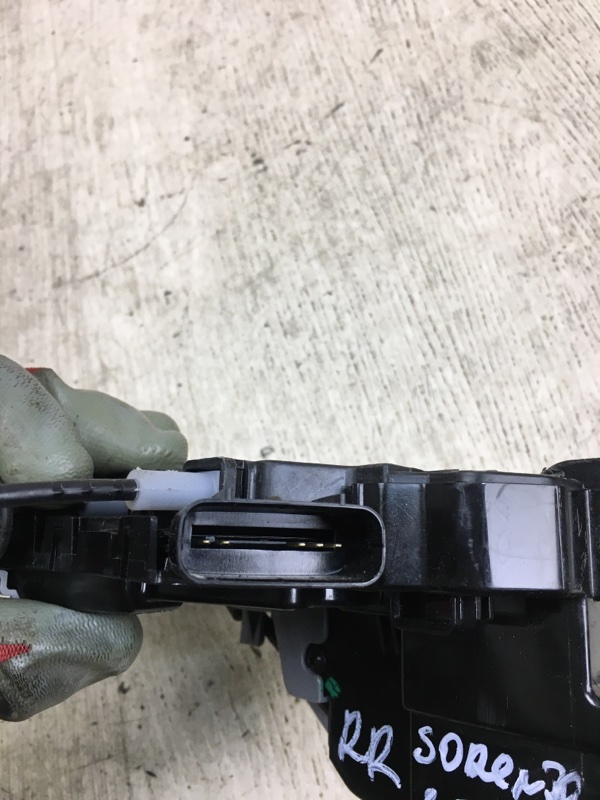 Замок двери задний правый SORENTO UM 14- 2015 UM 2.4 G4KJ Замок двери задний правый SORENTO UM 14- 2015 UM 2.4 G4KJ