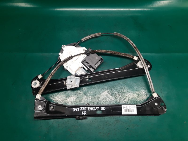 Стеклоподъемник передний правый VOLKSWAGEN PASSAT B8 14- 2016 Седан 1.8 CPRA 561 837 462 D Б/У