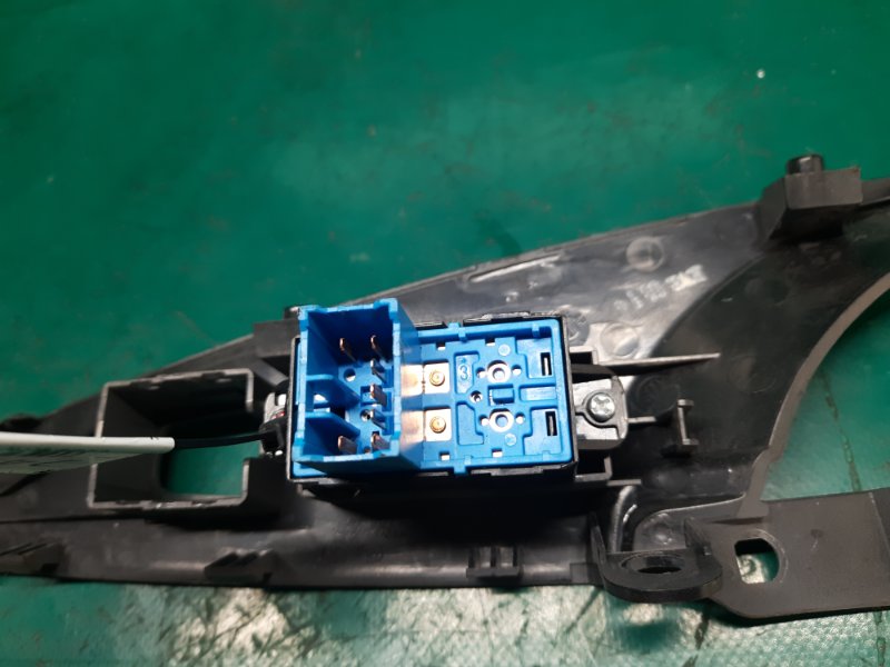 Кнопка стеклоподъемника задняя левая SONATA YF 10-14 2013 Седан 2.4 G4KK