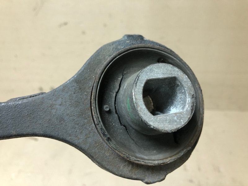 Рычаг передней подвески нижний передний правый 300 04-10 2008 Седан 3.5 EGG Рычаг передней подвески нижний передний правый 300 04-10 2008 Седан 3.5 EGG