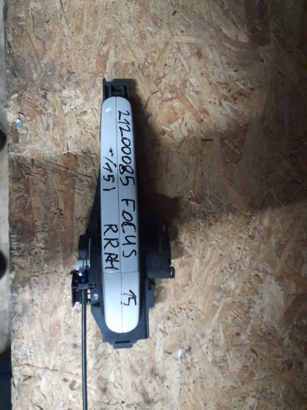 Запчасть ручка двери наружная задняя правая FORD FOCUS 10-18 2017 Седан 2.0 CV6Z-5422404-CA Б/У Ручка двери наружная задняя правая FORD FOCUS 10-18 2017 Седан 2.0 CV6Z-5422404-CA Б/У