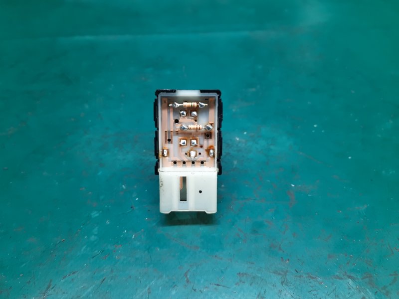 Кнопка обогрева сидений задняя правая SONATA YF 10-14 2013 Седан 2.4 G4KK