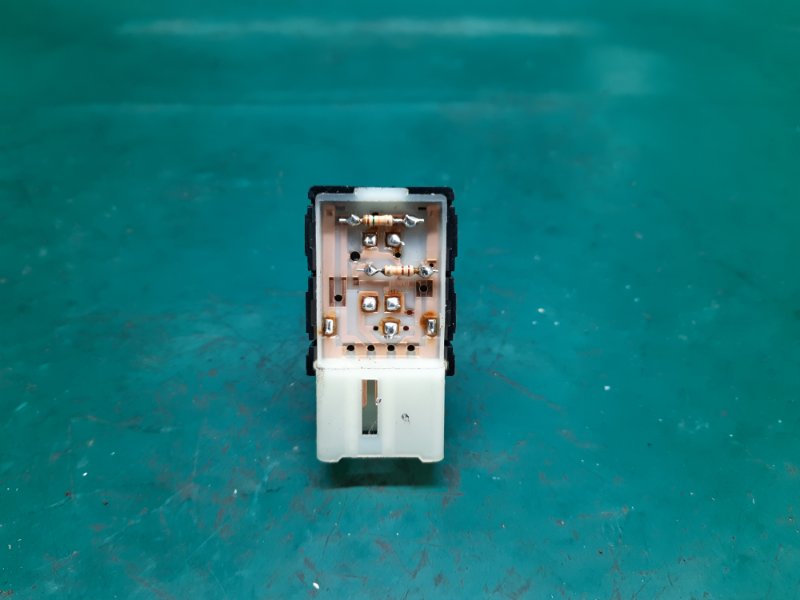 Кнопка обогрева сидений задняя левая SONATA YF 10-14 2013 Седан 2.4 G4KK