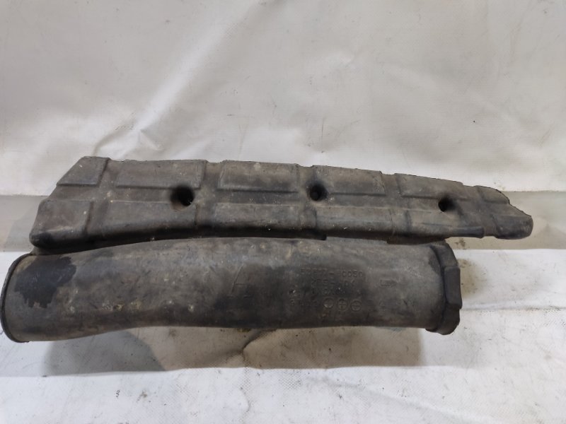 Воздухозаборник TOYOTA LAND CRUISER 100 97-06 53807-60050 Б/У