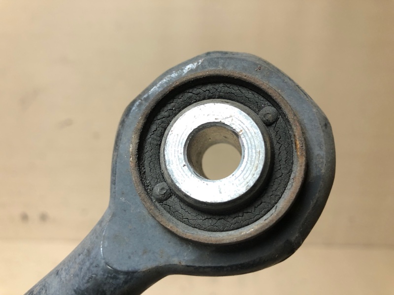 Рычаг задней подвески поперечный левый 300 04-10 2008 Седан 3.5 EGG