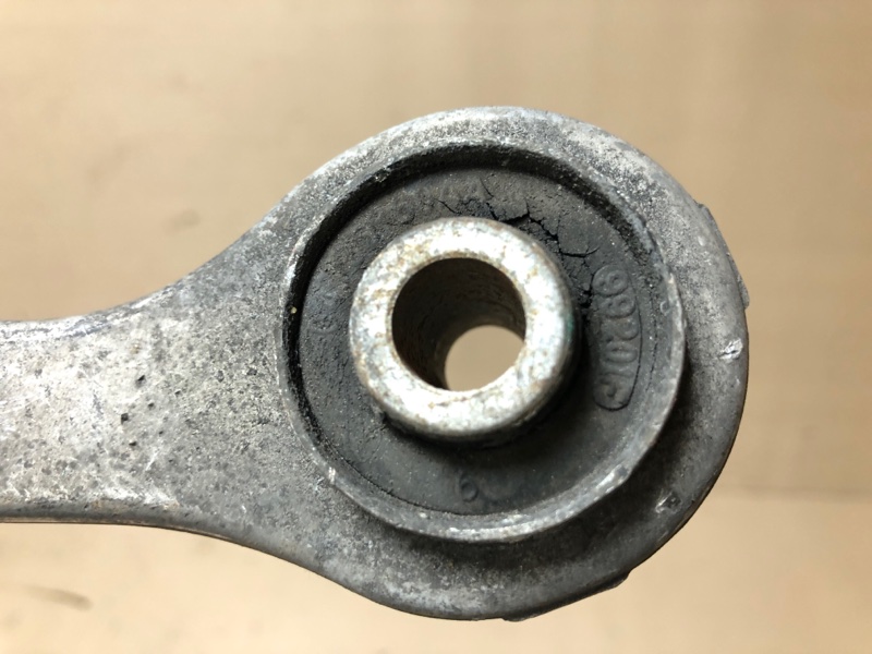 Рычаг задней подвески поперечный верхний правый 300 04-10 2008 Седан 3.5 EGG