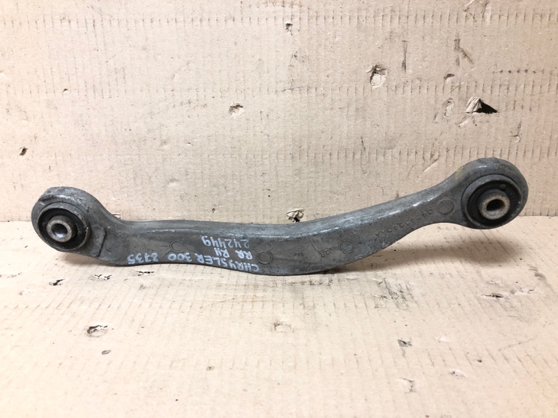 Рычаг задней подвески поперечный верхний правый 300 04-10 2008 Седан 3.5 EGG