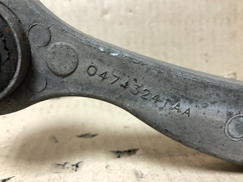 Рычаг задней подвески поперечный верхний левый 300 04-10 2008 Седан 3.5 EGG