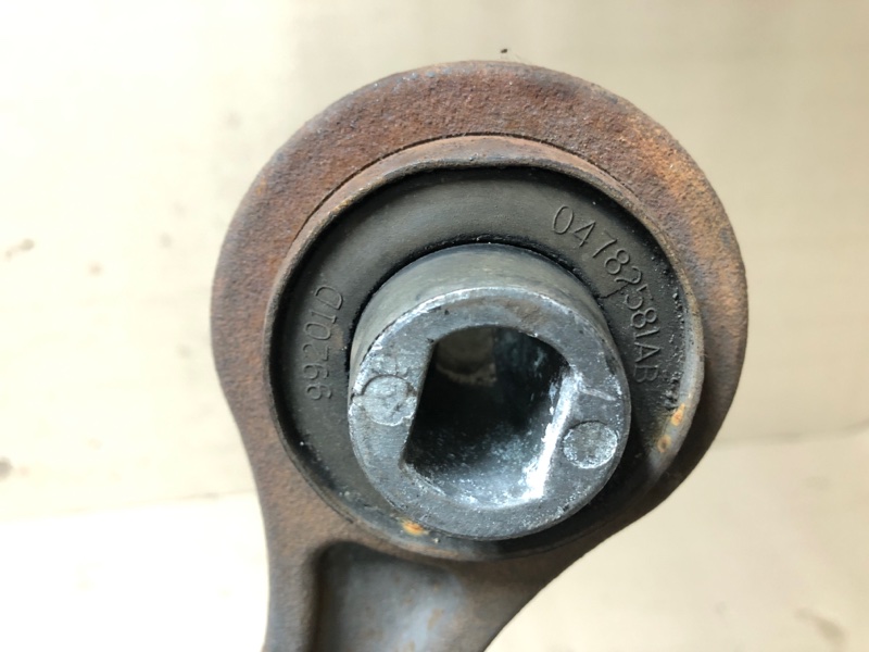 Рычаг передней подвески нижний 300 04-10 2008 Седан 3.5 EGG