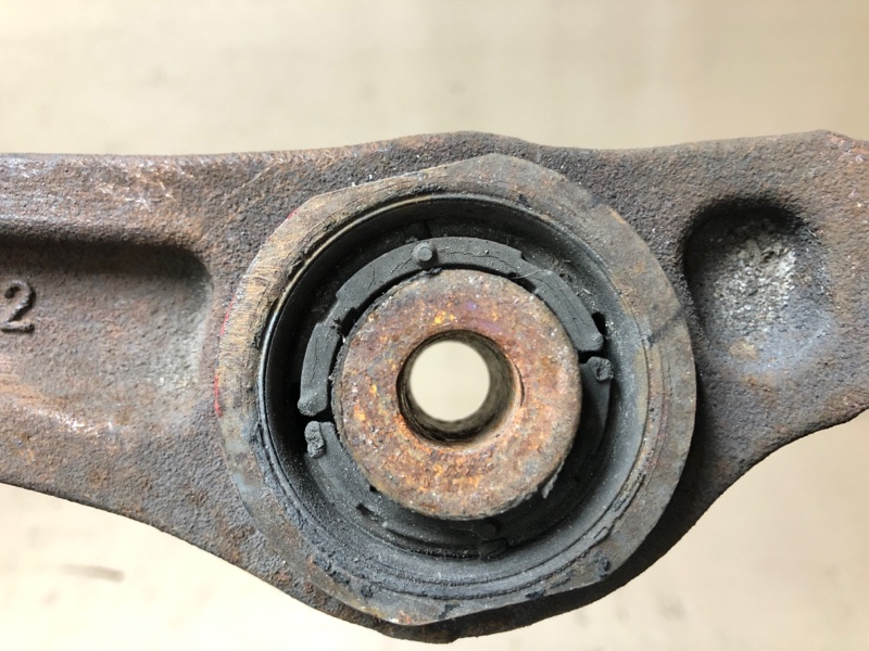 Рычаг передней подвески нижний 300 04-10 2008 Седан 3.5 EGG