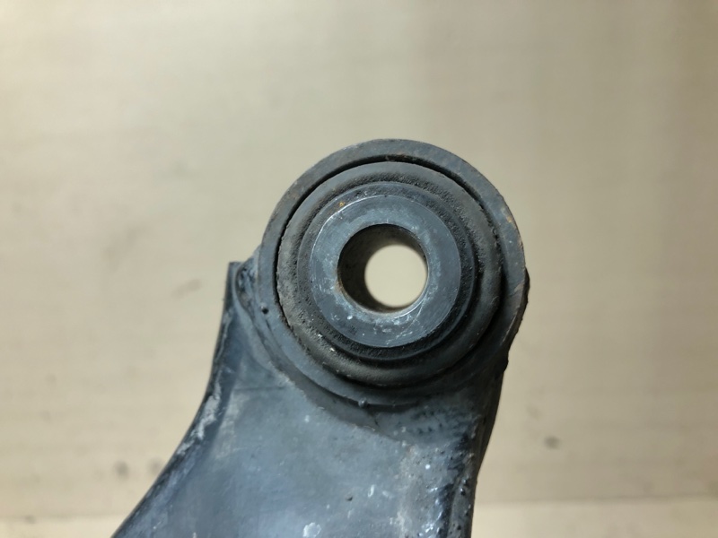 Рычаг задней подвески поперечный нижний 300 04-10 2008 Седан 3.5 EGG