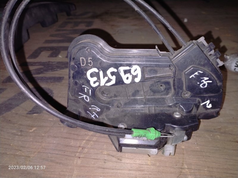 Замок двери передний правый TOYOTA AURIS 06-12 69030-02220 Б/У